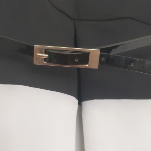 Knee length sleeveless dress - Picture 2 of 3